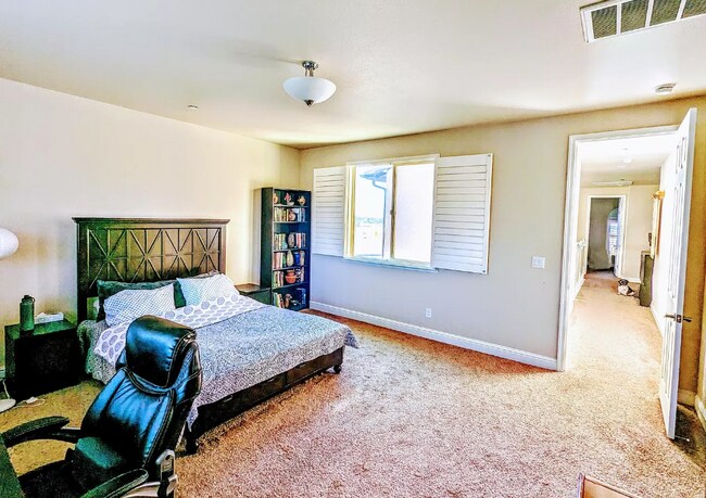 Building Photo - 1005 E Carnoustie Ave