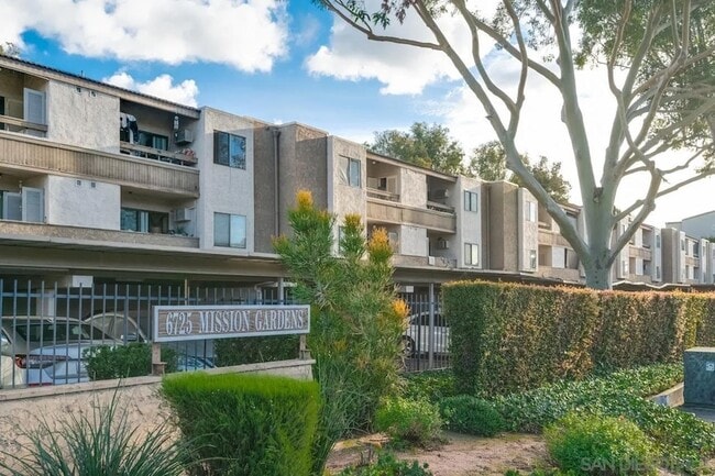 Foto del edificio - 6725 Mission Gorge Rd