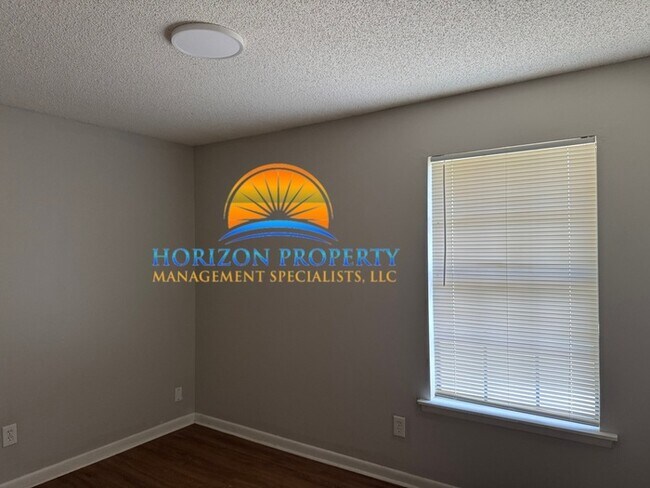 Foto del edificio - 900 Stevens Ct NE