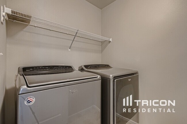 Foto del edificio - 8816 56th Pl NE
