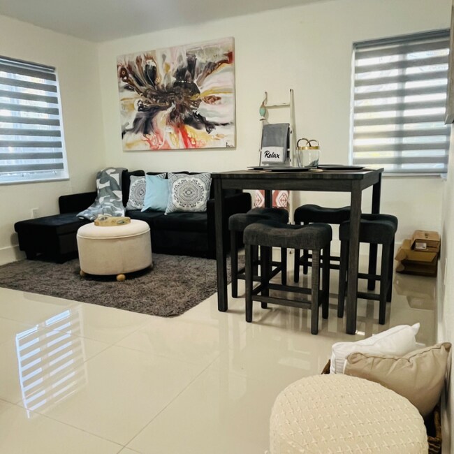 Foto del edificio - 17120 NE 4th Ct