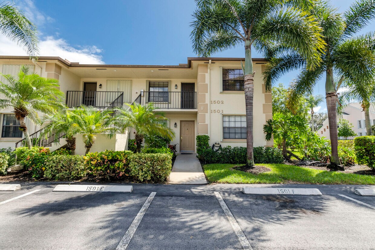 Foto principal - 1502 Pinecrest Cir