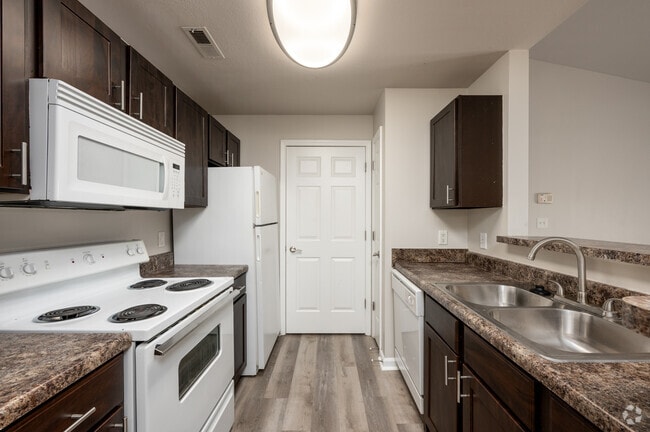 3 habitaciones, 2 baños - 111 m² - Cocina - Auburn Hills Apartments