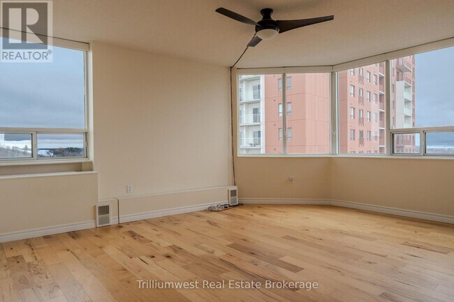 Photo du bâtiment - 3227 King St E