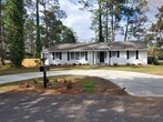 Foto principal - Modern Charm: Spacious 4-Bedroom Home with...