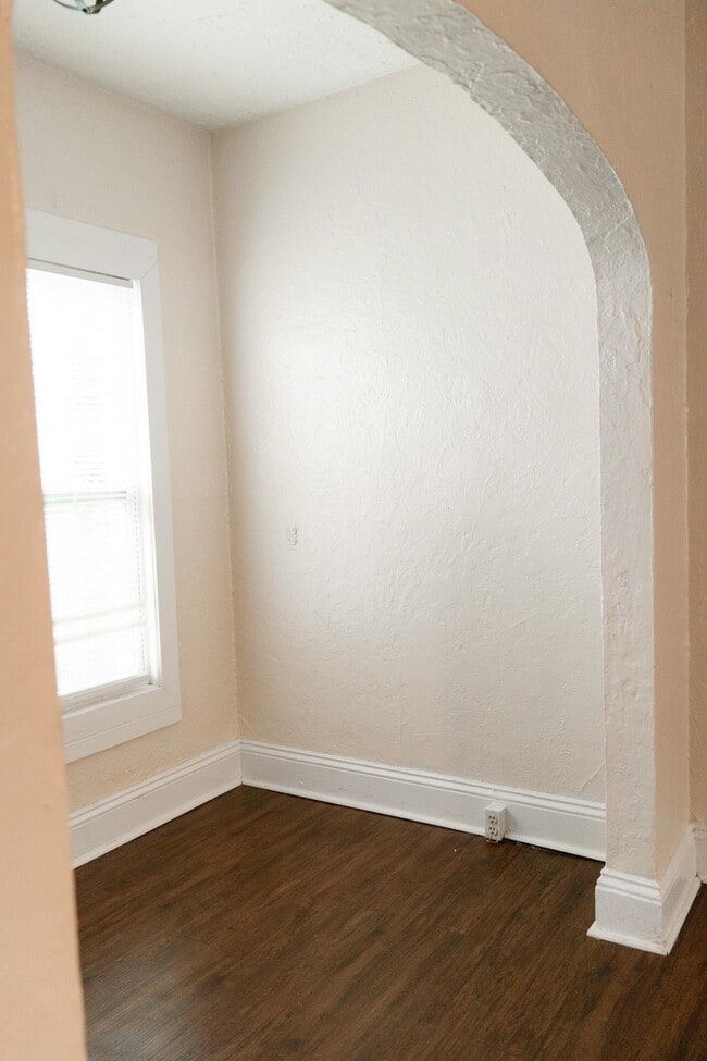 Building Photo - 515 N Monroe St