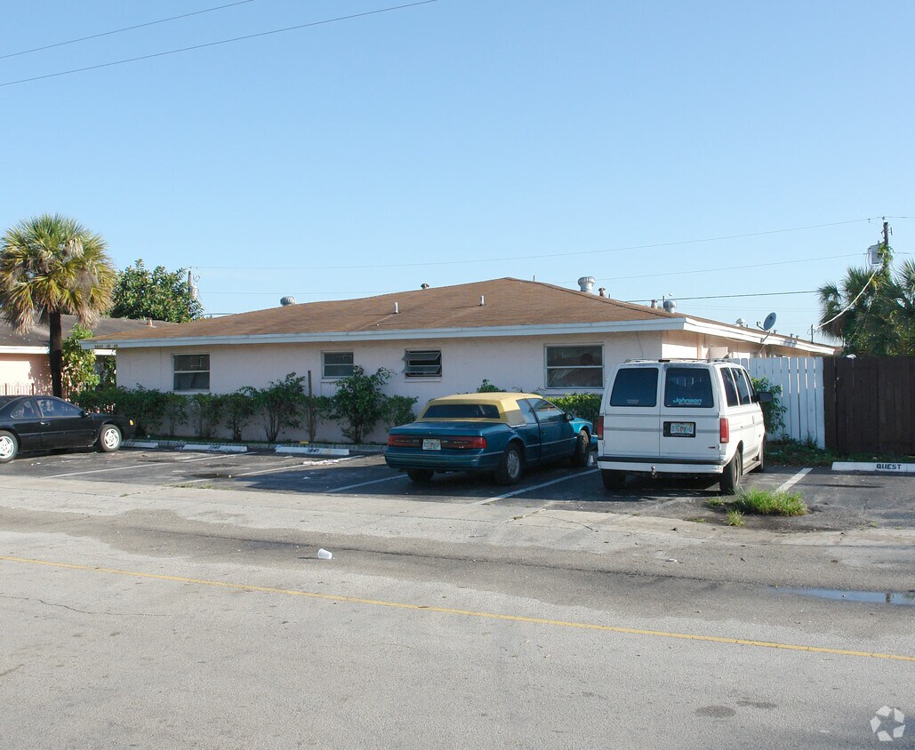 Primary Photo - 5641 NW 27th Ct
