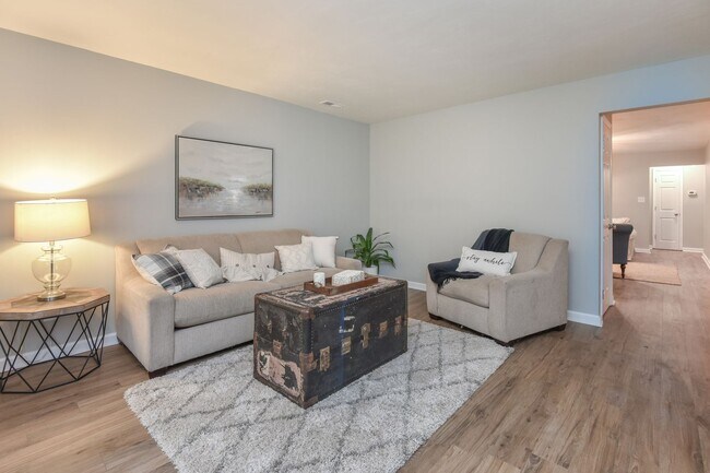 Foto del edificio - Completely Updated & Ready NOW!! 1-Car Attached Garage! Pet Friendly!