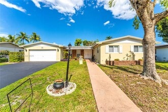 Building Photo - 7621 SW 146th Ave