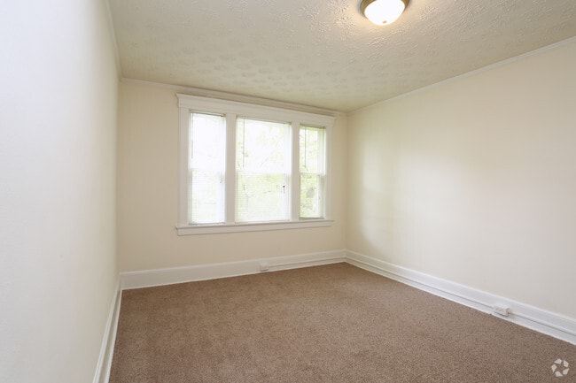 2 bd lg-liv rm - Landmark Square Apartments