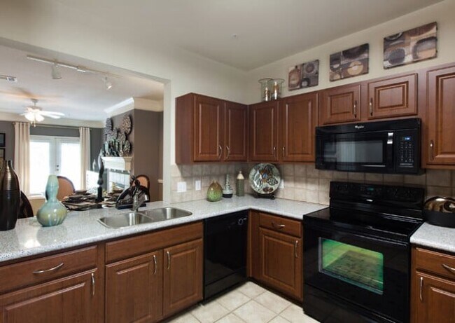 Building Photo - Stylish 3-Bedroom Flats: Modern Comfort an...