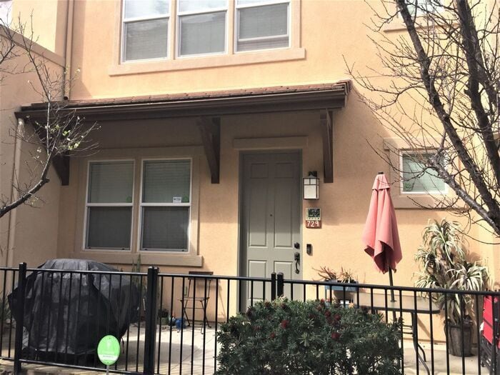 Primary Photo - Paradise Walk Condo for Rent!