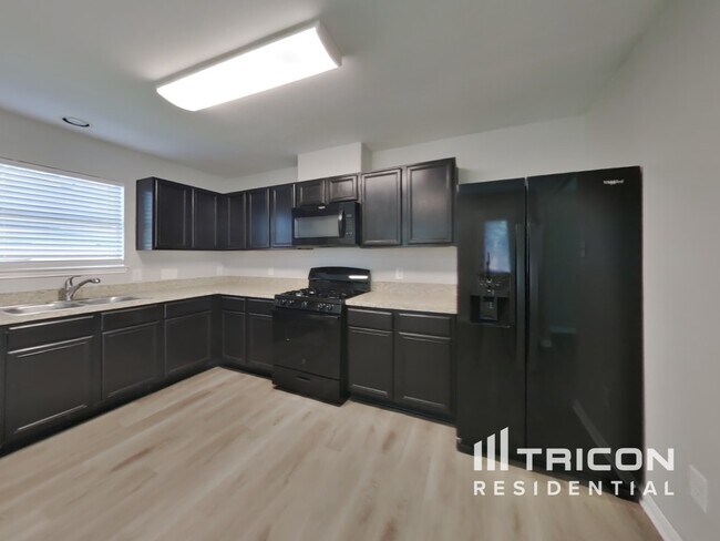 Foto del edificio - 21507 Palma Grove Way