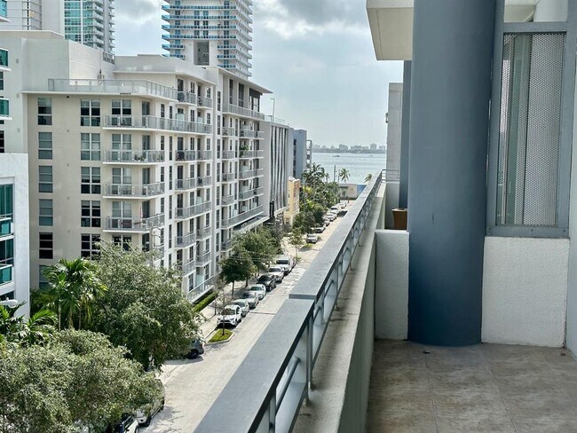 Foto del edificio - 350 NE 24th St