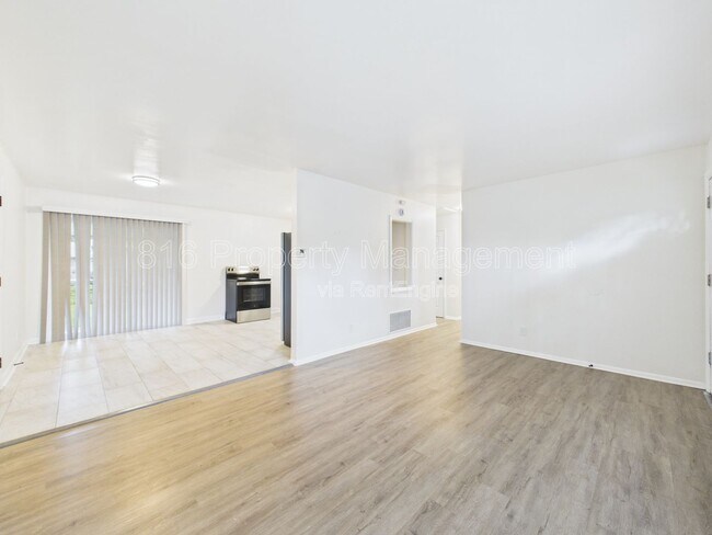 Foto del edificio - 11018 Booth Ave