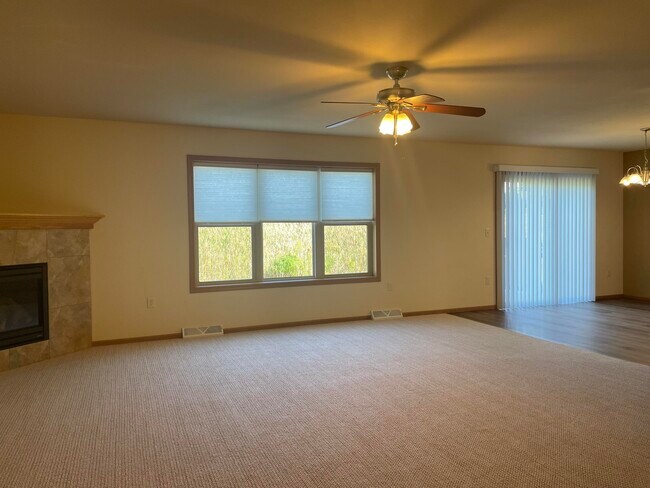 Foto del edificio - 2635 Parkfield Dr