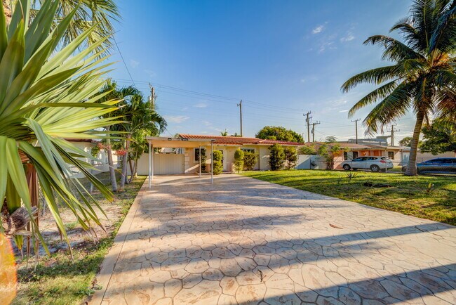 Photo - 917 NE 164th St House