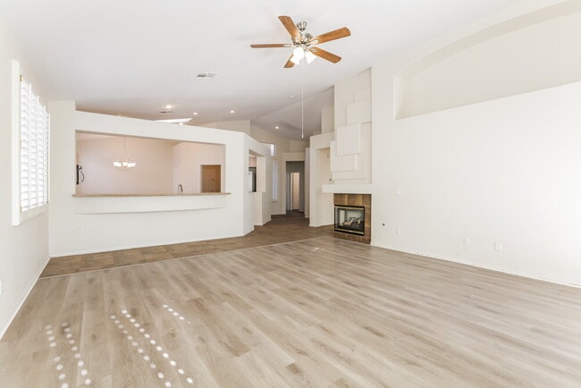 Building Photo - 45 Pangloss St