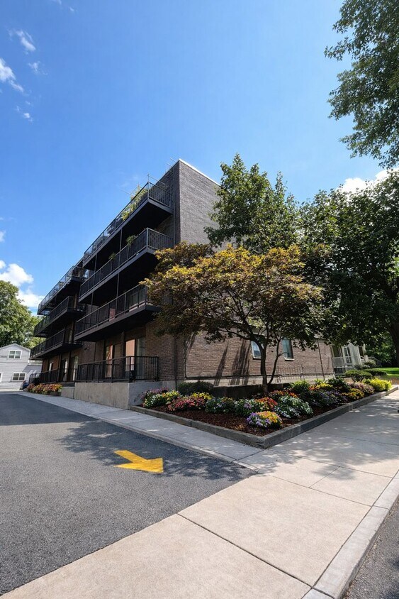 Building Photo - 24 Highland Ave