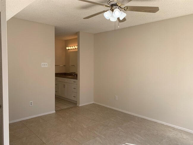 Foto del edificio - 2710 Grants Lake Blvd