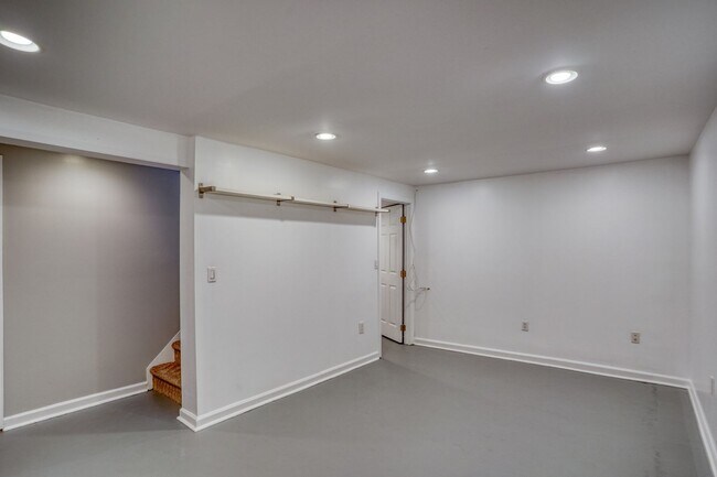 Foto del edificio - 124 Hilldale Ct