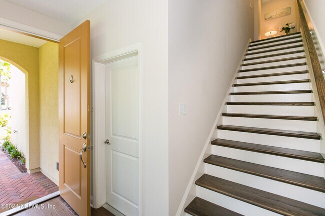 Foto del edificio - 137 Oyster Bay Way