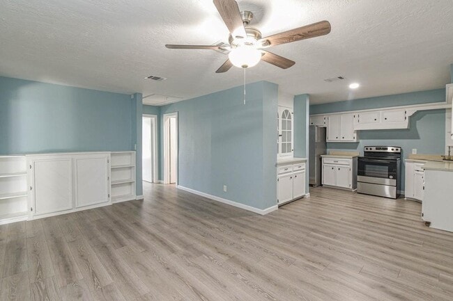 Building Photo - 3735 Woodpeckers Grove