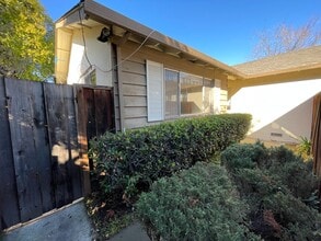 Building Photo - 939-941 Henderson Ave