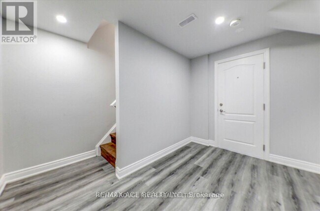 Building Photo - 150 Thornbush Blvd