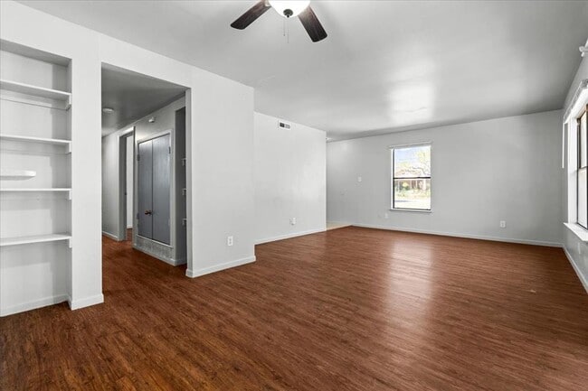 Building Photo - 1130 Bois D'Arc St