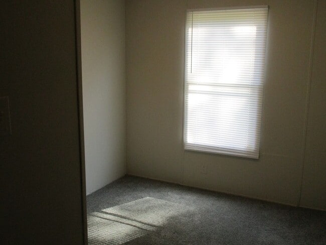 Building Photo - 905 Furman Dr