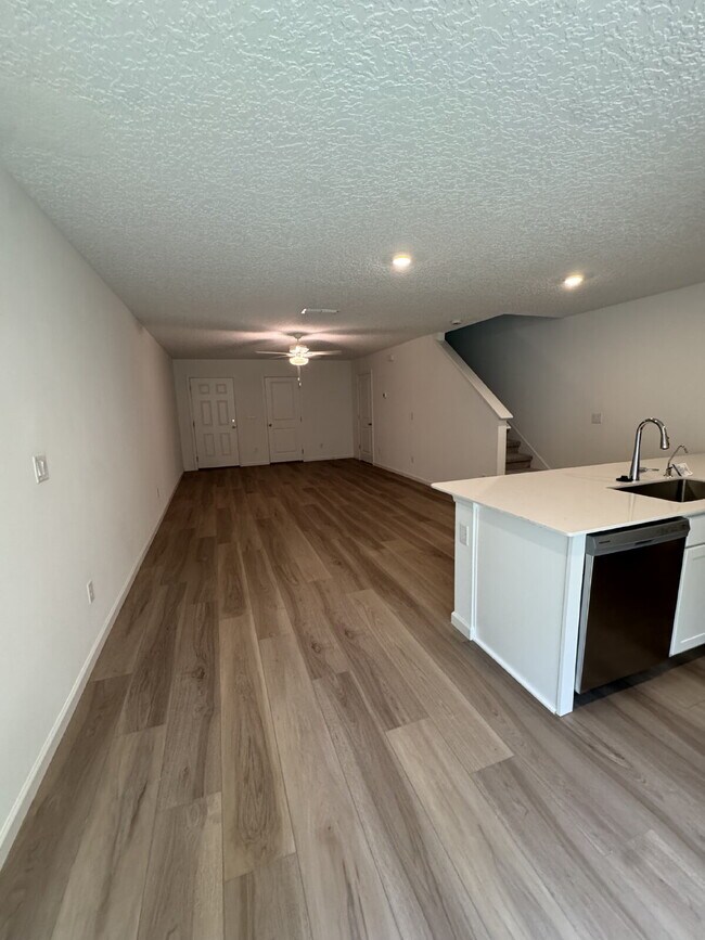 Foto del edificio - Brand New 3 Bed | 2.5 Bath Townhome – Mode...