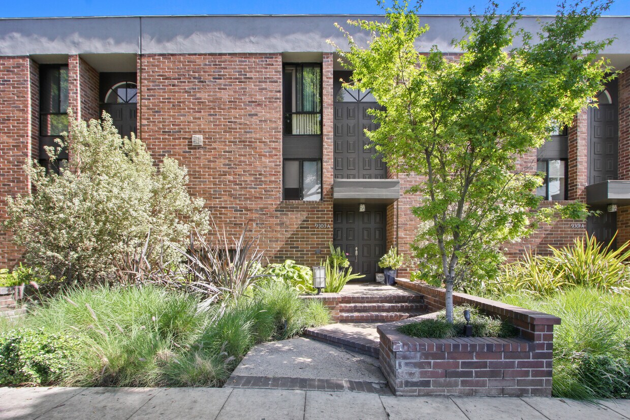 Foto principal - 9303 Burton Way