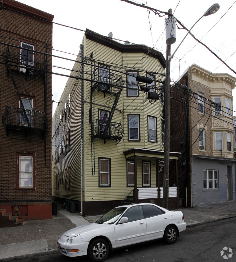 Building Photo - 37 Jackson St