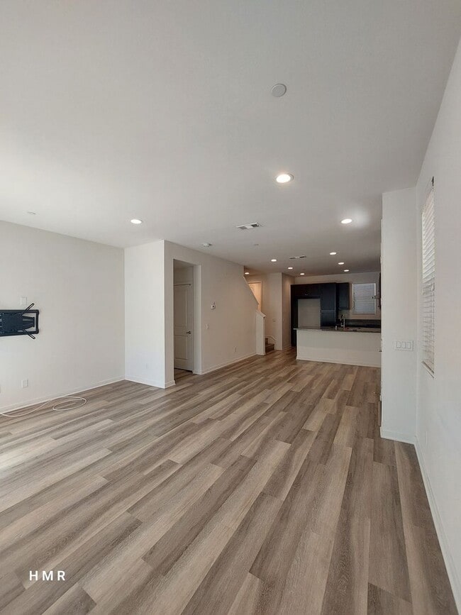 Building Photo - Charming 4 bed 2.5 bath in Anaheim! MUST S...