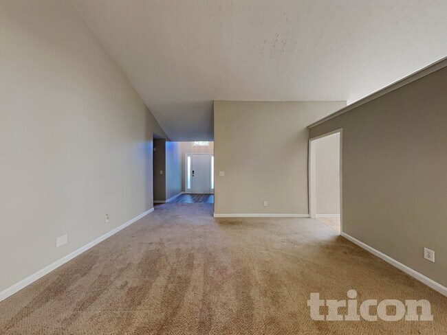 Building Photo - 2143 Oakland Farm Dr