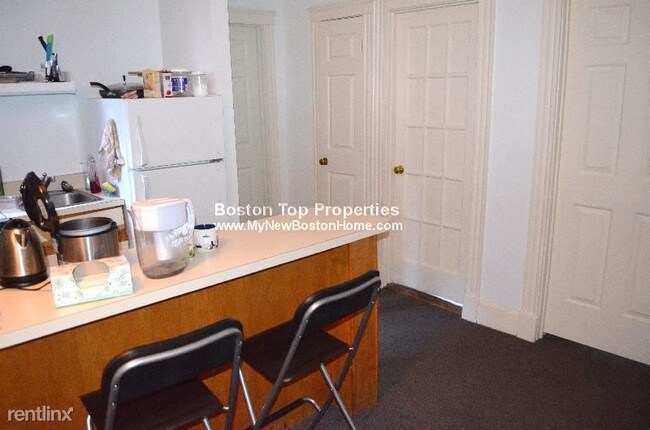 Foto del edificio - 824 Beacon St