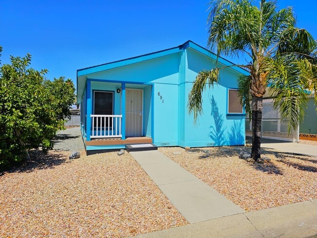 Building Photo - 651 Santa Clara Cir