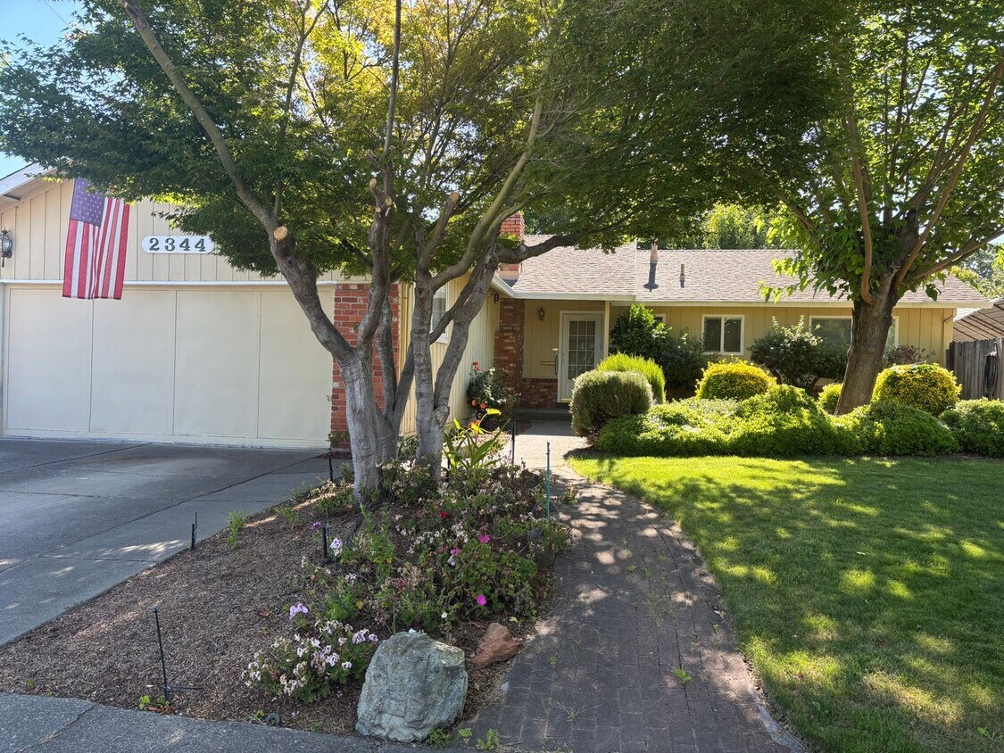 Primary Photo - Bennett Valley 3 bedroom 2 bath Home!