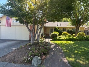 Building Photo - 2344 Yulupa Ave