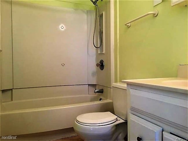 Building Photo - 39738 Village Wood Cir