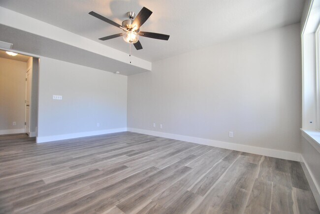 Building Photo - 364 E 2075 N