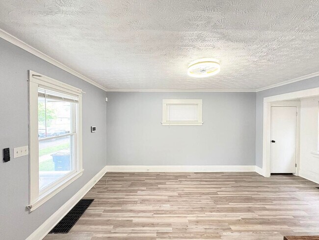 Foto del edificio - 2324 Upton Ave