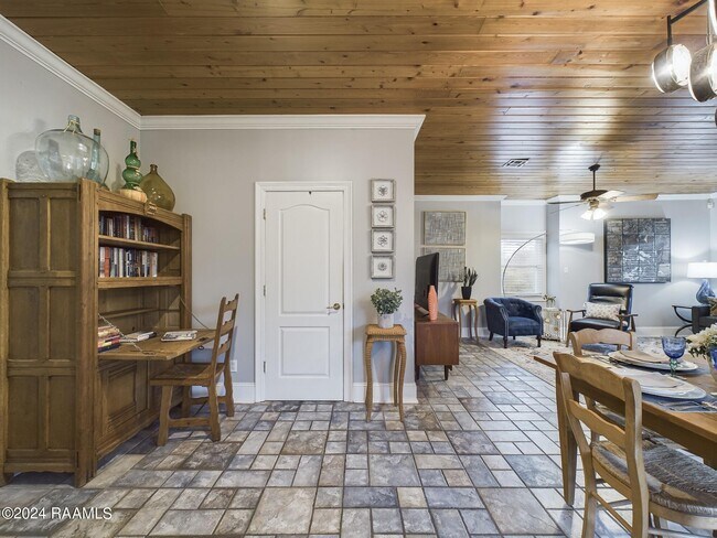 Building Photo - 129 Veranda Pl