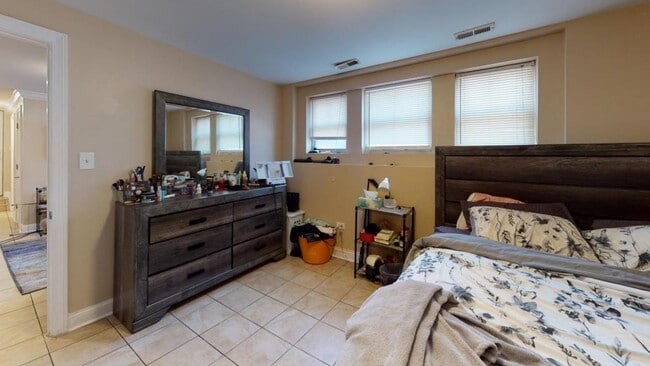 Building Photo - 3851 W Hirsch ave GE, Chicago, IL 60651