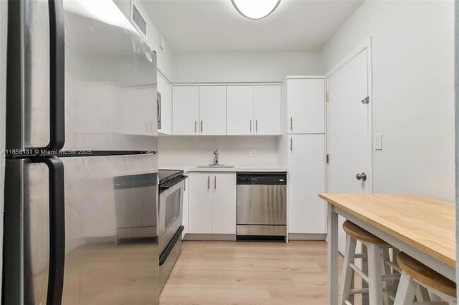 Building Photo - 1150 Madruga Ave