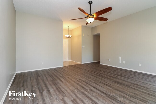 Foto del edificio - 525 Brandy Ct