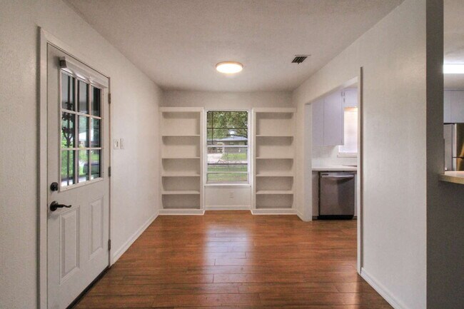 Foto del edificio - 609 W Walnut Ave