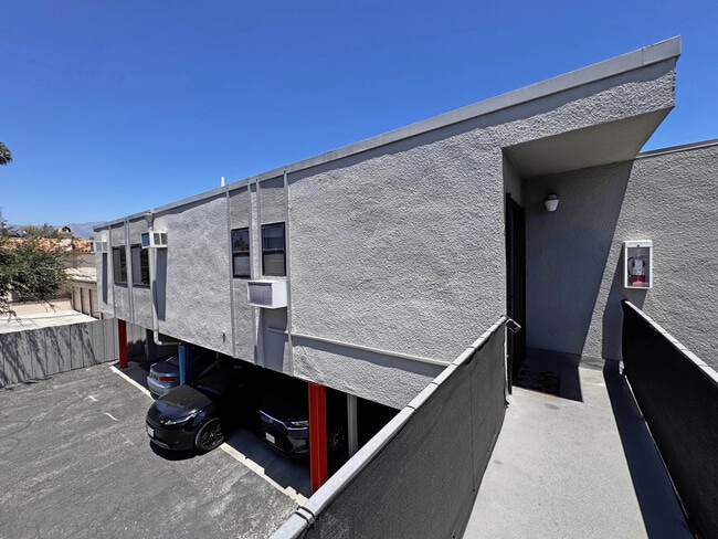 Building Photo - 874 S Marengo Ave