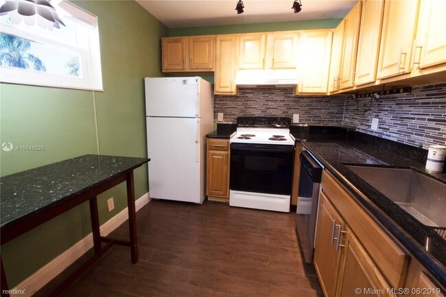 Building Photo - 2 br, 2 bath  - Village Square Condo